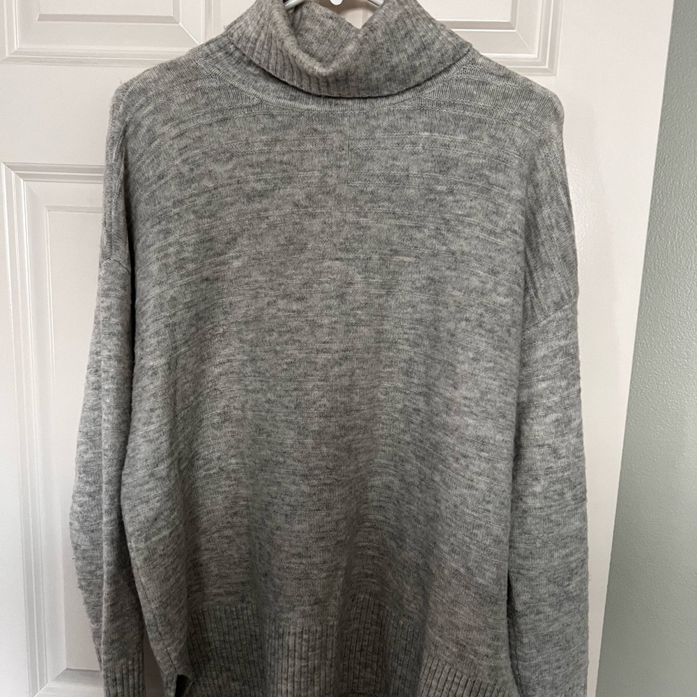 Vince Camuto turtleneck sweater size small.